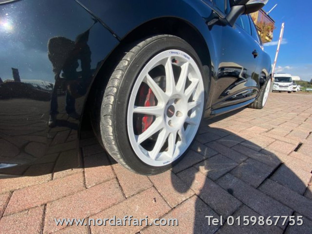 Renault Clio TCe 220CV EDC 5 porte Energy R.S. Trophy (9)
