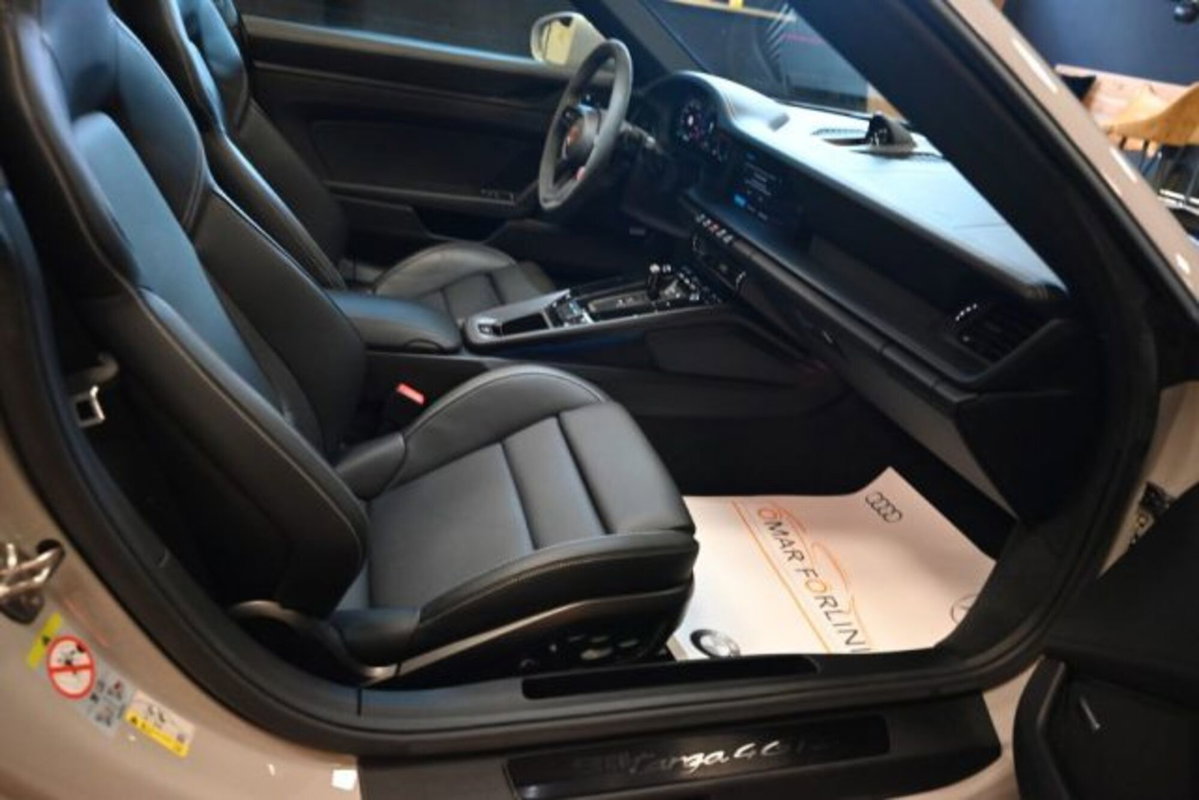 Porsche 911 Cabrio Targa 3.6 4 GTS auto (10)