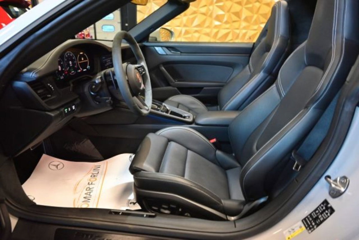 Porsche 911 Cabrio Targa 3.6 4 GTS auto (9)