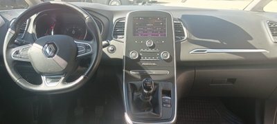 Renault Scenic E-Tech Electric 1.5 dCi 110CV Confort (12)