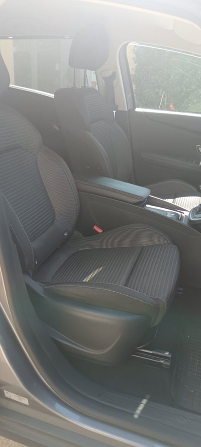 Renault Scenic E-Tech Electric 1.5 dCi 110CV Confort (14)