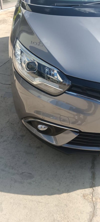 Renault Scenic E-Tech Electric 1.5 dCi 110CV Confort (9)