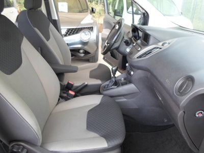 Ford Tourneo Courier 1.5 TDCI 75 CV Plus (11)