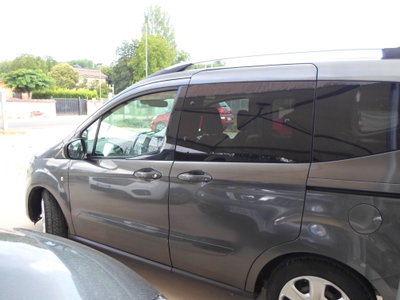 Ford Tourneo Courier 1.5 TDCI 75 CV Plus (6)