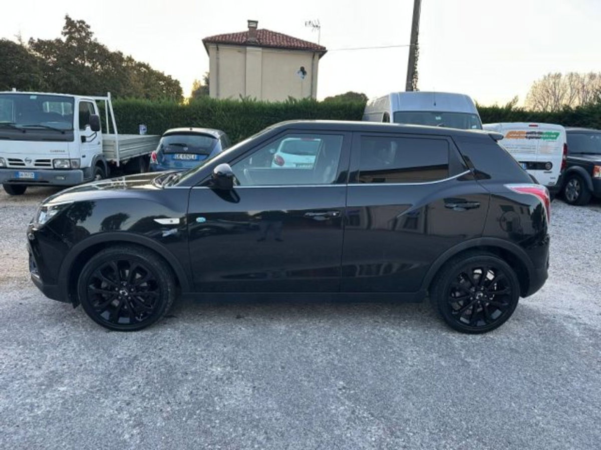 Ssangyong Tivoli 1.6d 2WD Black Edition (2)