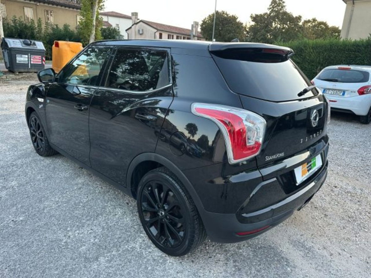 Ssangyong Tivoli 1.6d 2WD Black Edition (4)