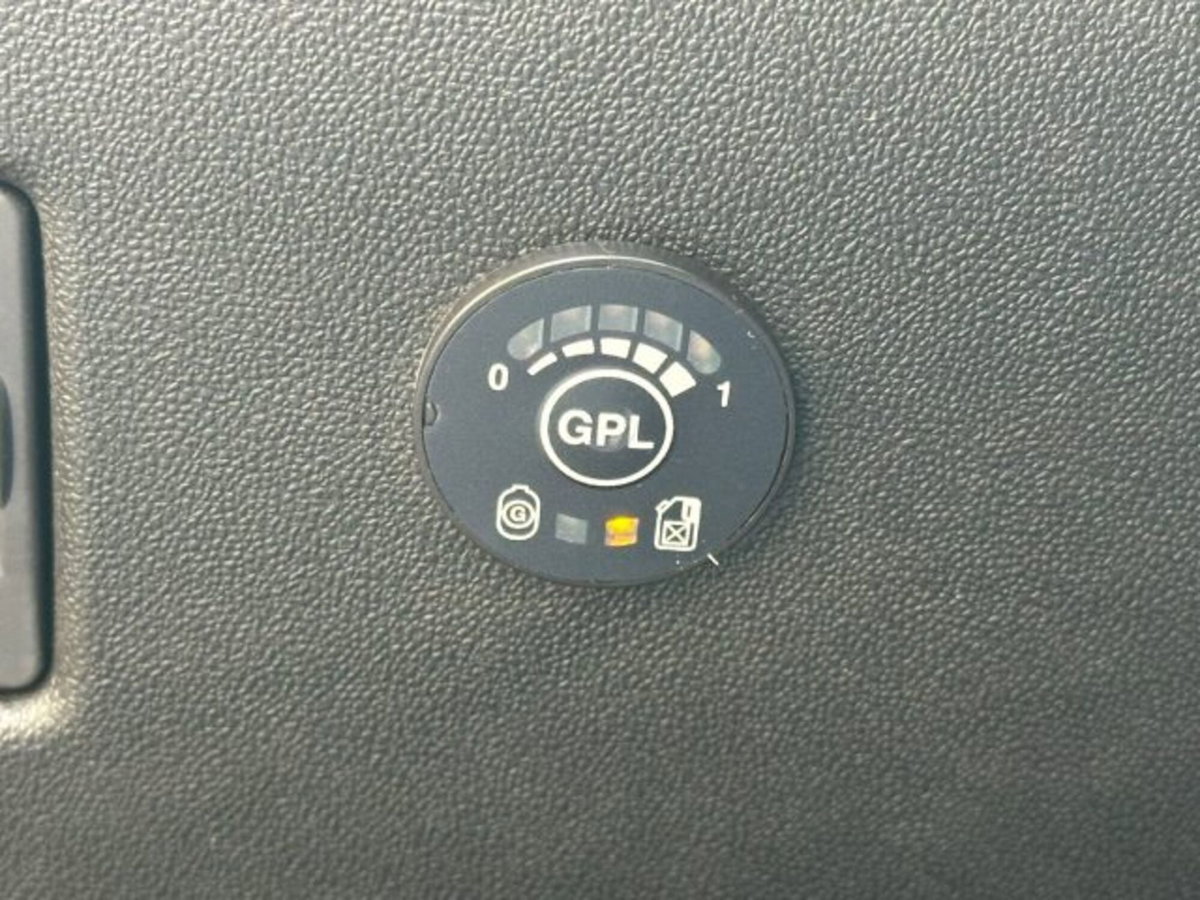 Peugeot 208 82 5p. GPL Allure (12)