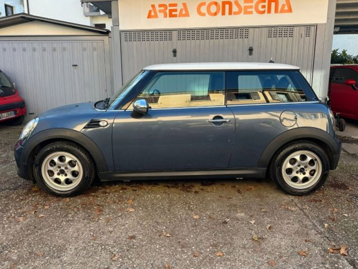MINI Mini 1.6 16V Cooper (2)
