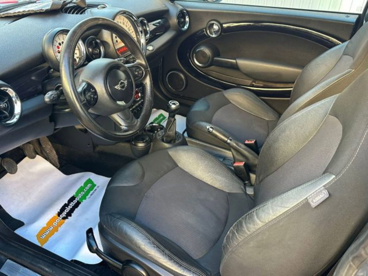 MINI Mini 1.6 16V Cooper (5)