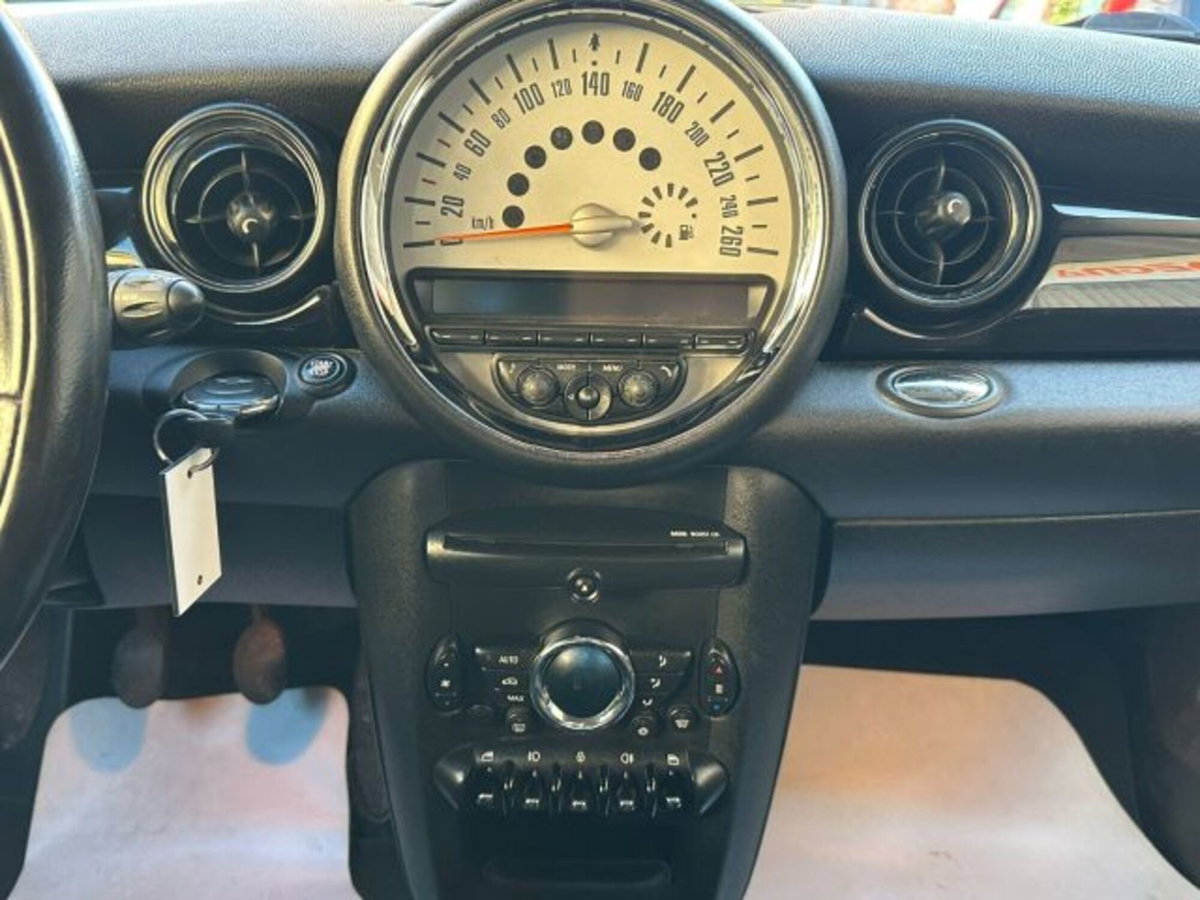 MINI Mini 1.6 16V Cooper (9)