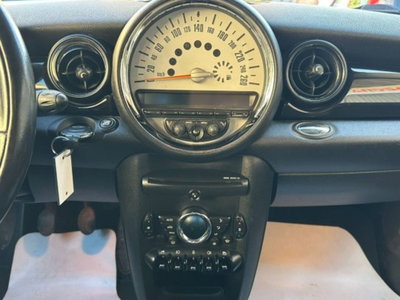 MINI Mini 1.6 16V Cooper (9)