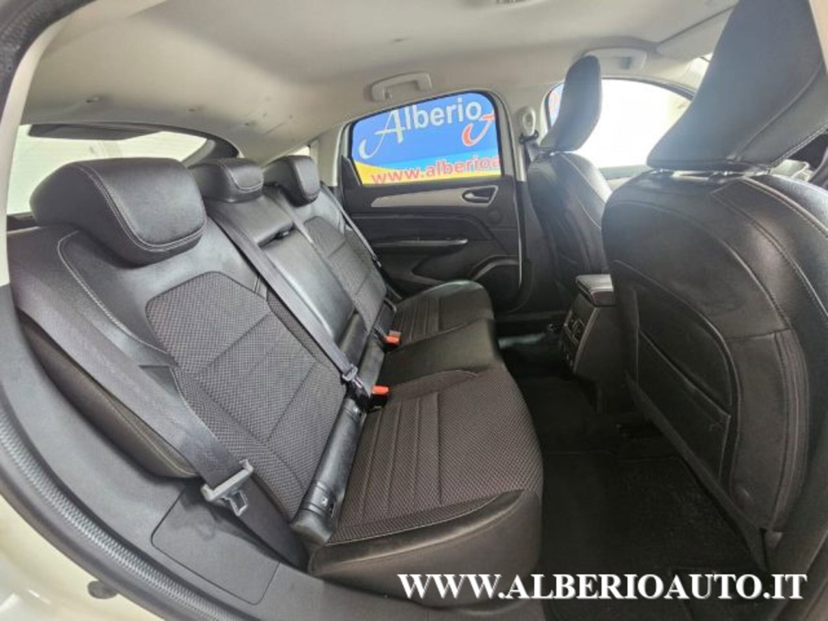 Renault Arkana E-Tech 145 CV Intens (9)