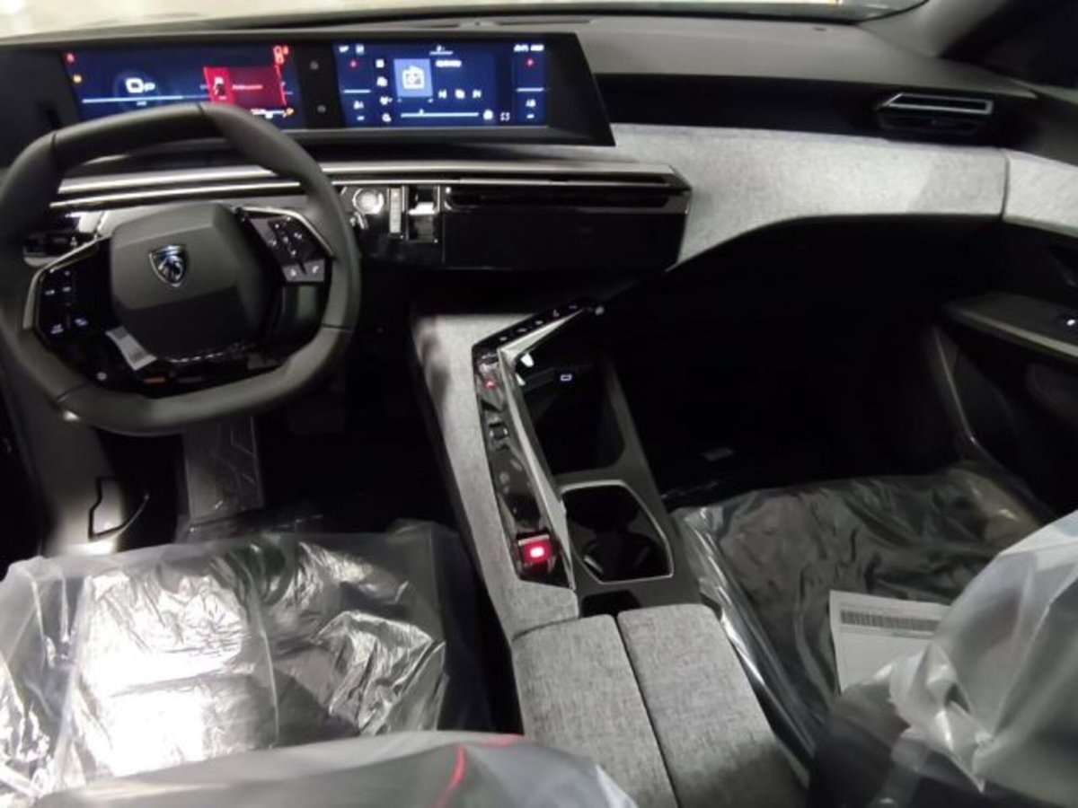 Peugeot 3008 1.2 hybrid Allure 145cv e-dcs6 (2)