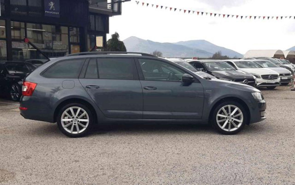 Skoda Octavia Station Wagon 2.0 TDI CR Wagon Ambition (12)