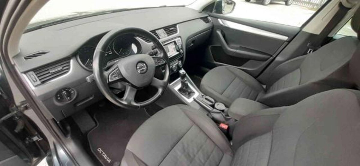 Skoda Octavia Station Wagon 2.0 TDI CR Wagon Ambition (17)