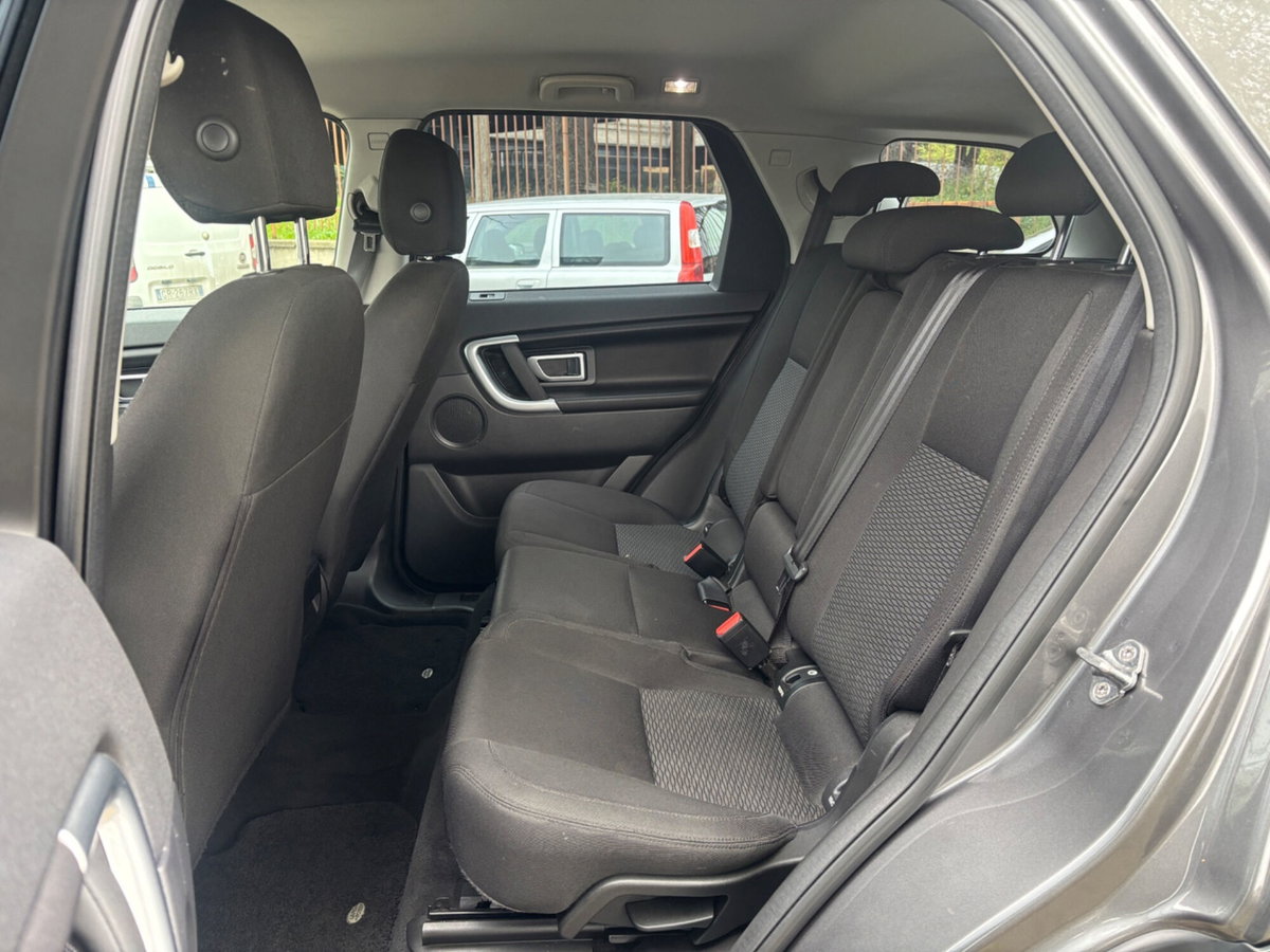 Land Rover Discovery Sport 2.0 TD4 150 CV Pure (11)