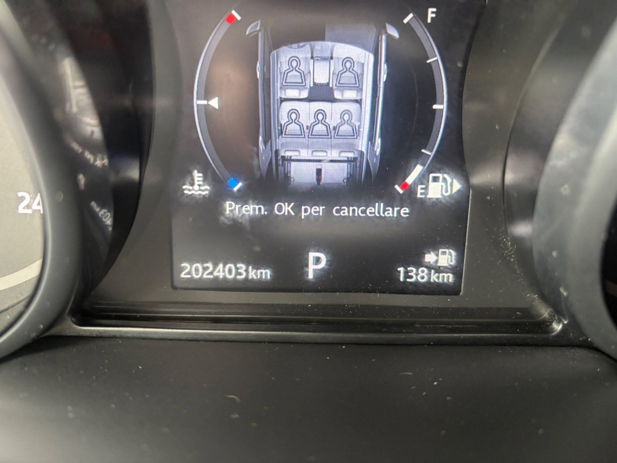 Land Rover Discovery Sport 2.0 TD4 150 CV Pure (14)
