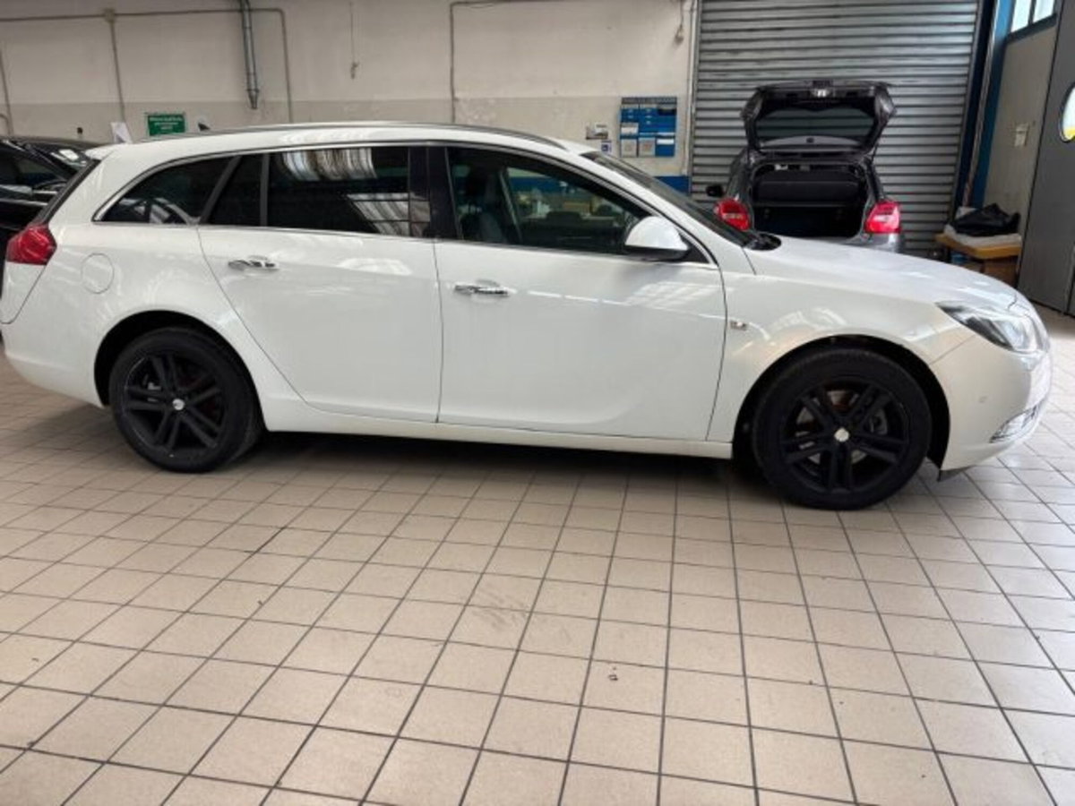 Opel Insignia Station Wagon CDTI 160CV Sports Elective (4)