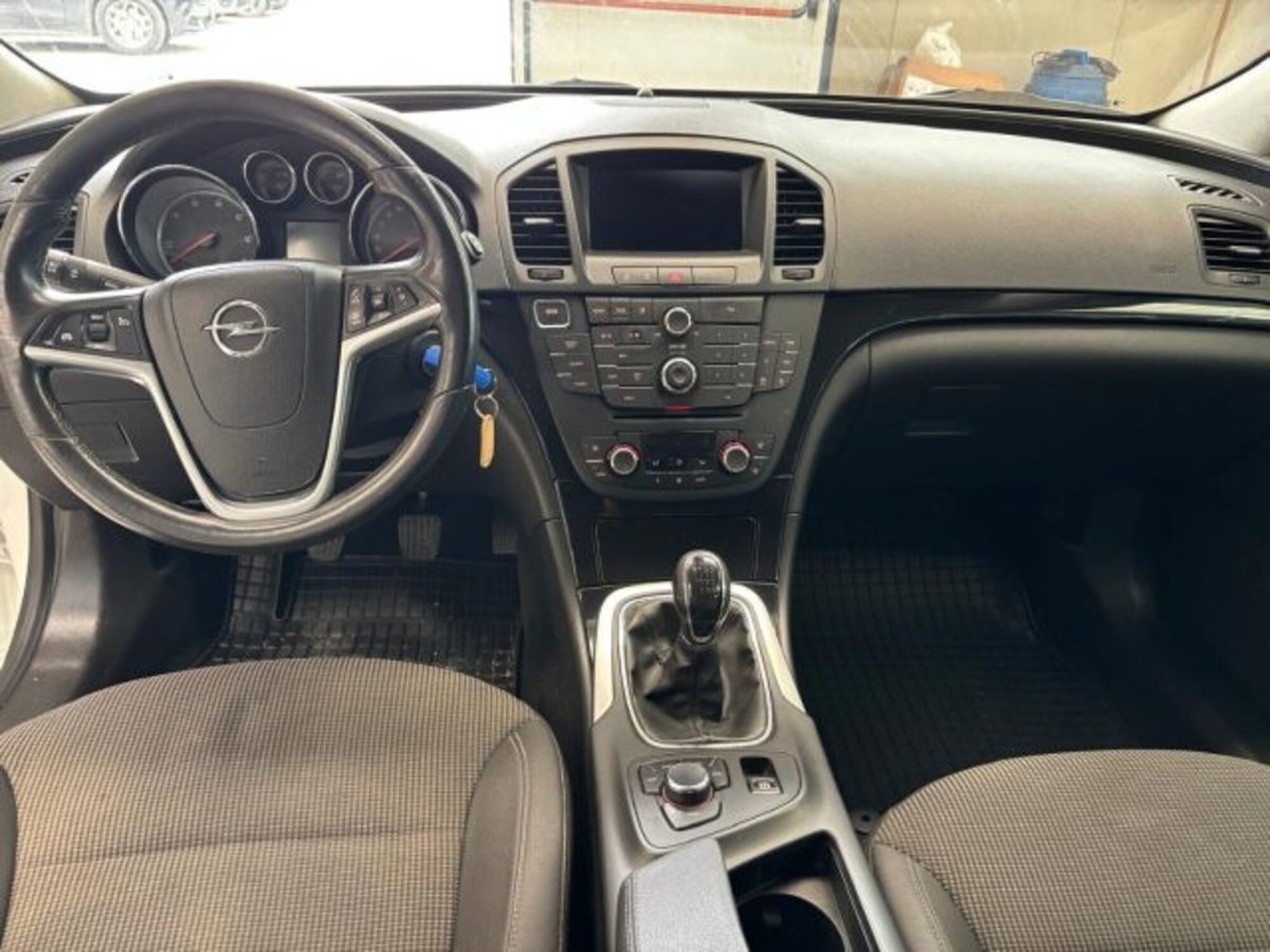 Opel Insignia Station Wagon CDTI 160CV Sports Elective (7)