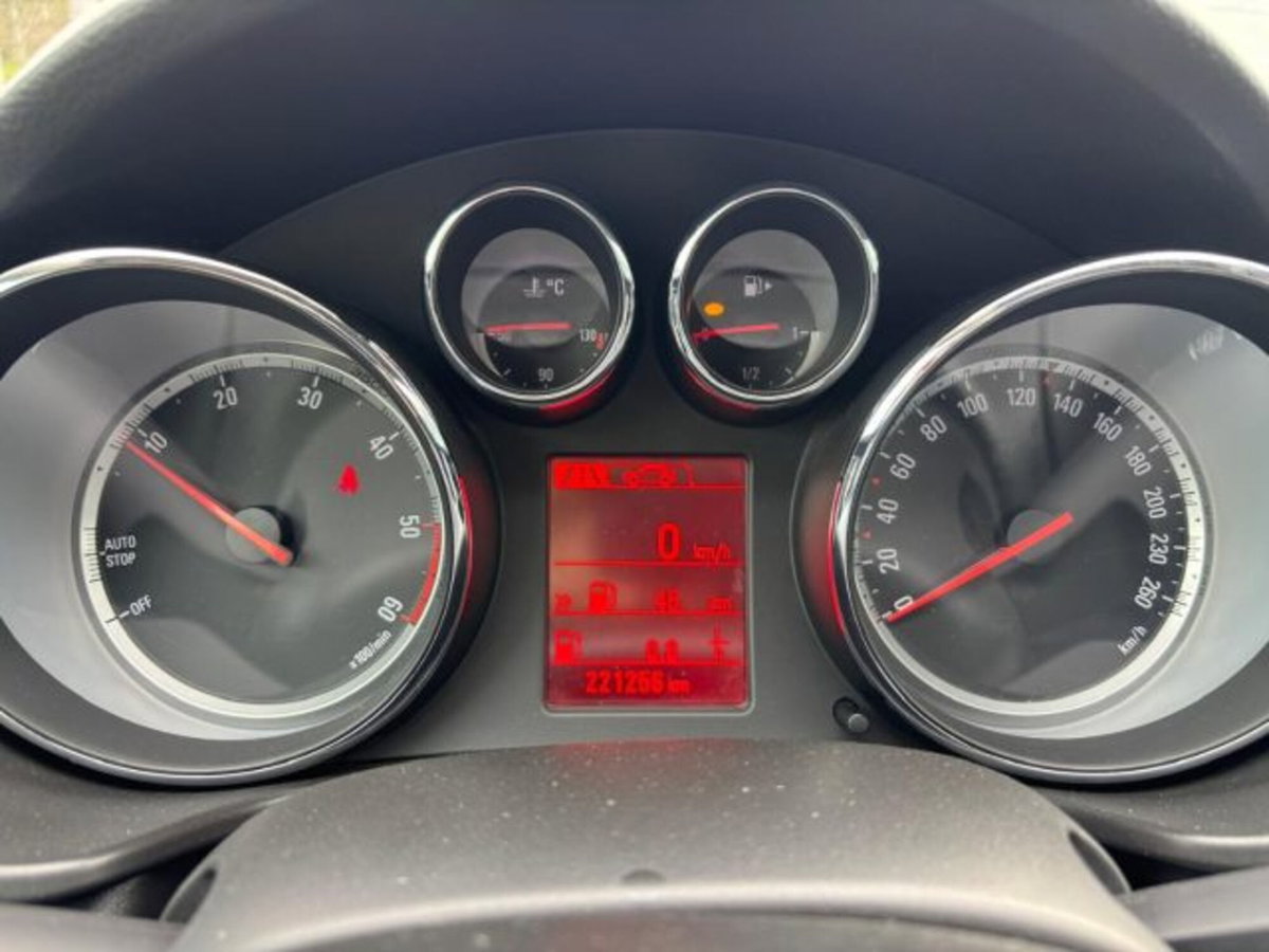 Opel Insignia Station Wagon CDTI 160CV Sports Elective (8)
