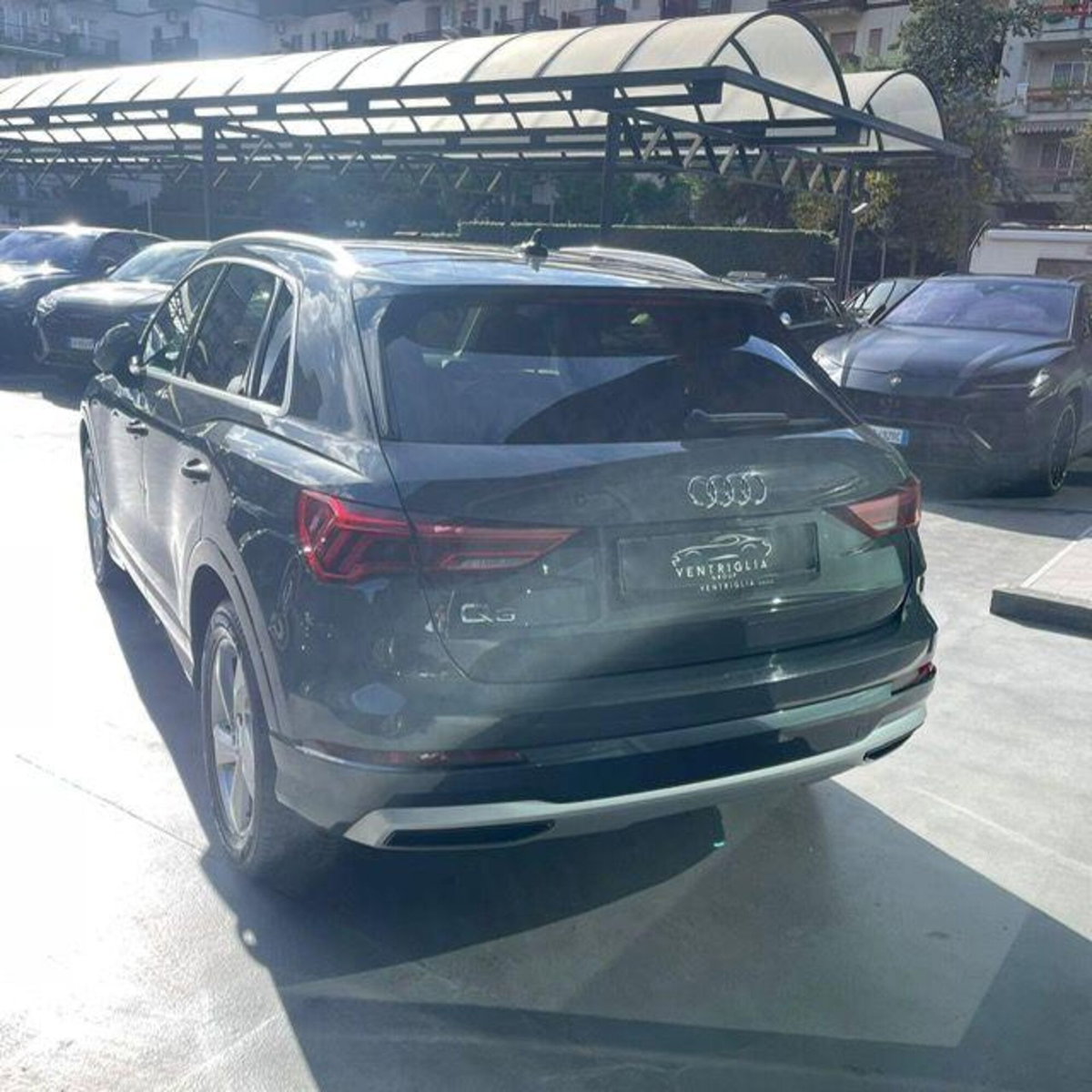 Audi Q3 35 TDI quattro S tronic Business (2)