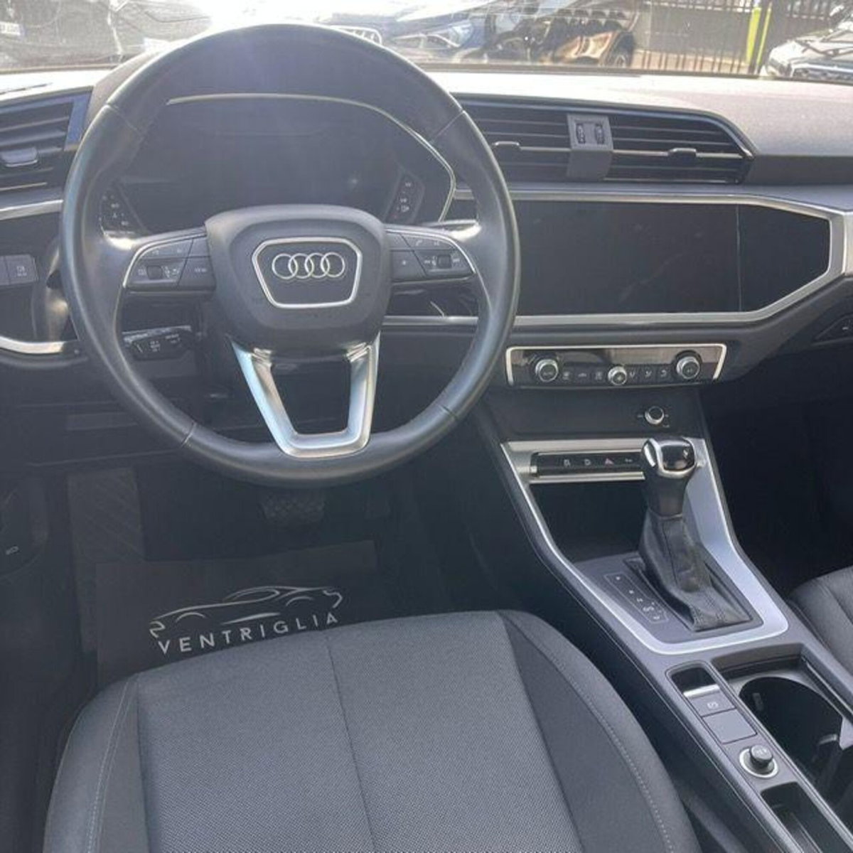 Audi Q3 35 TDI quattro S tronic Business (6)