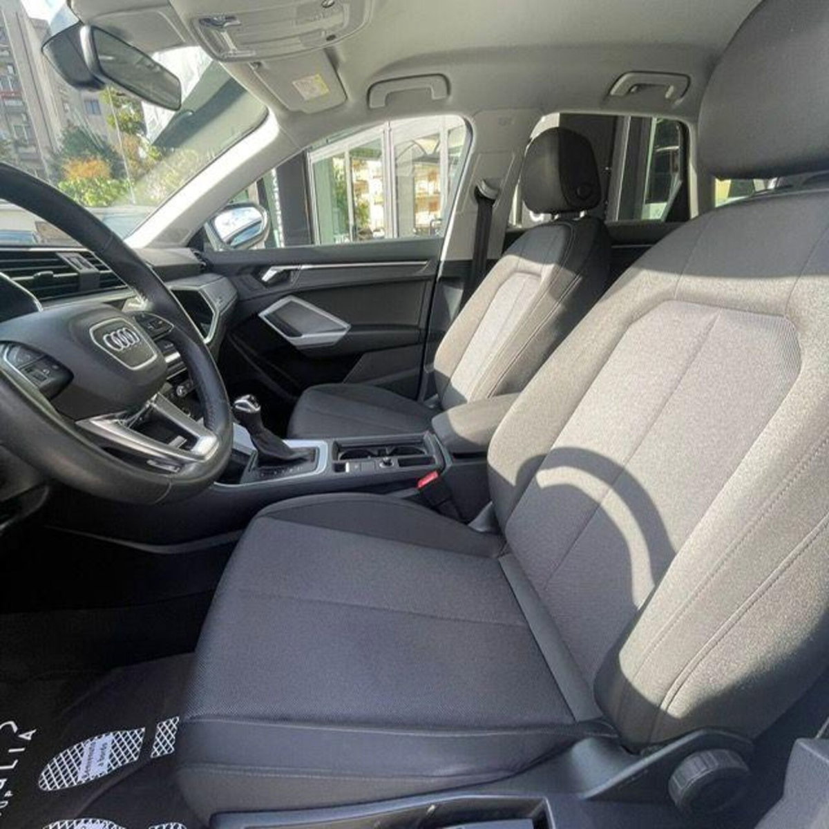 Audi Q3 35 TDI quattro S tronic Business (7)