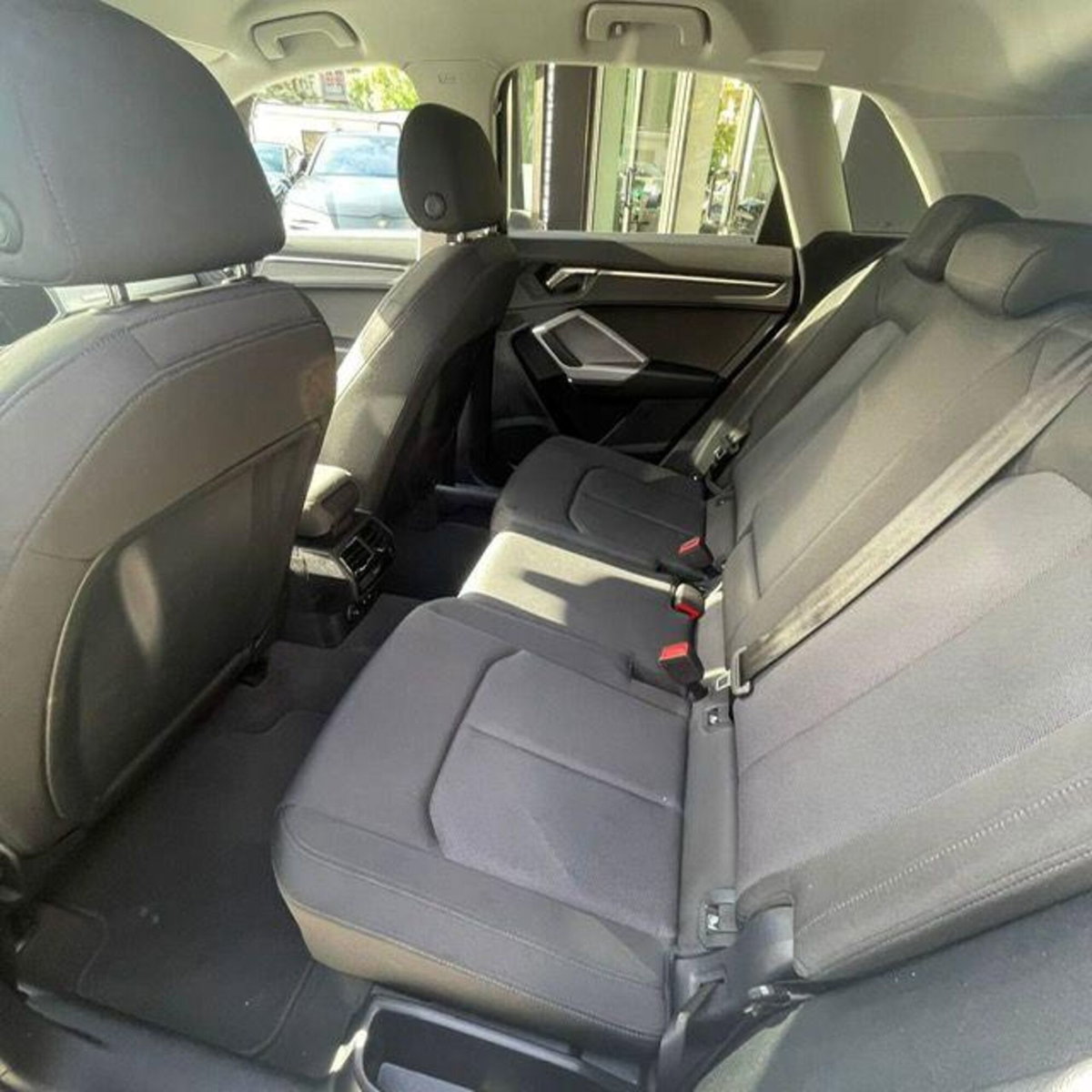 Audi Q3 35 TDI quattro S tronic Business (8)