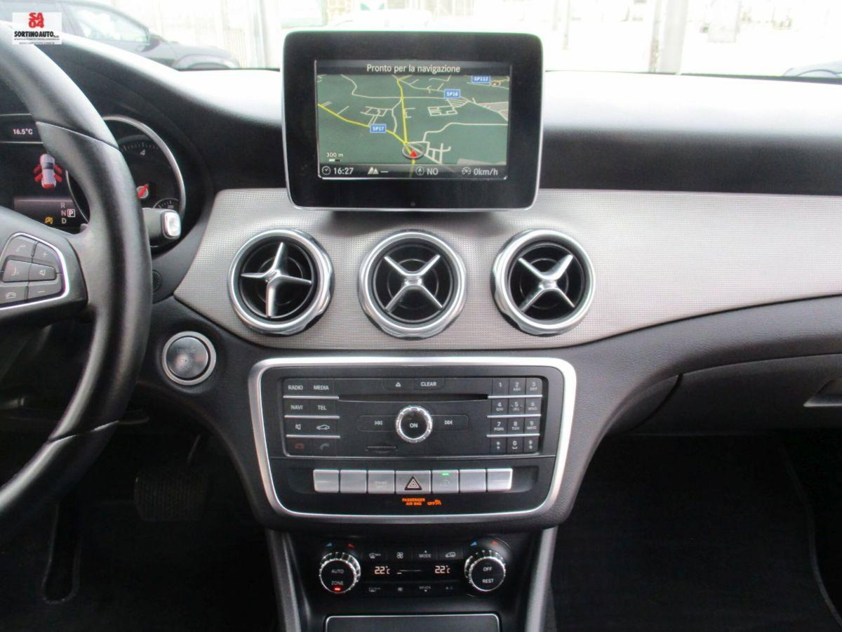 Mercedes-Benz GLA SUV 200 d Automatic Premium (10)