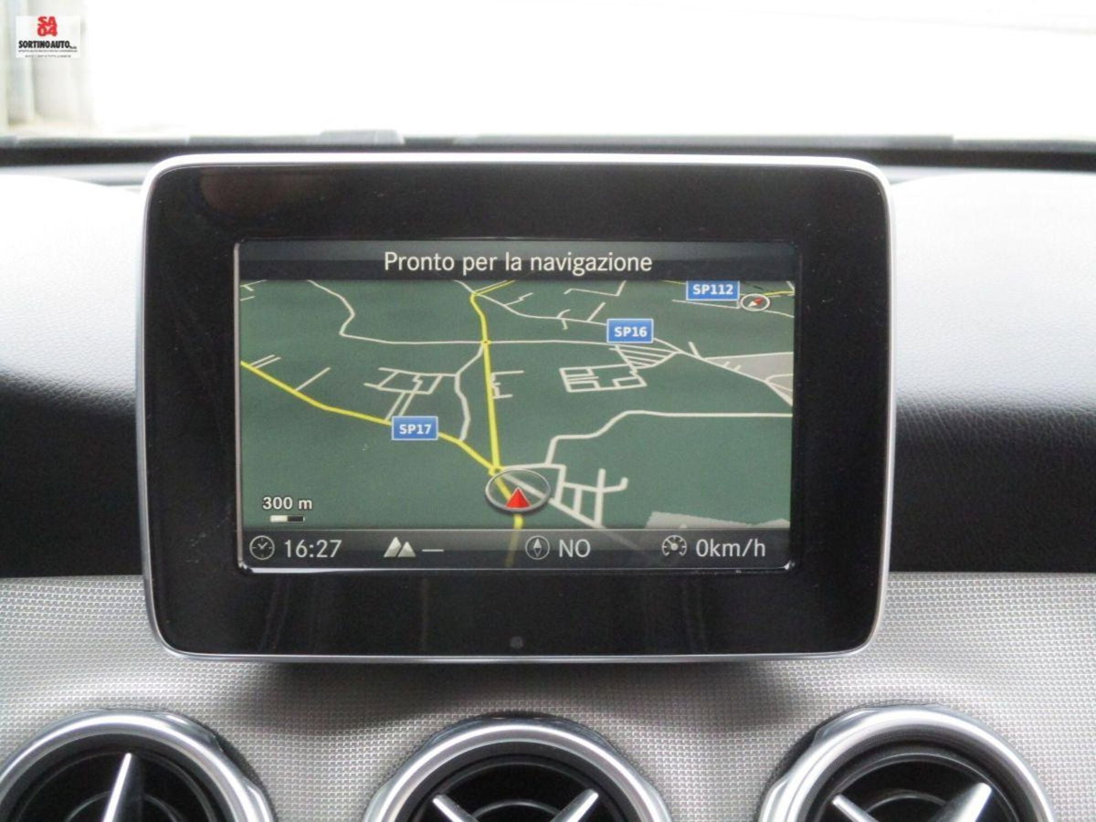 Mercedes-Benz GLA SUV 200 d Automatic Premium (11)
