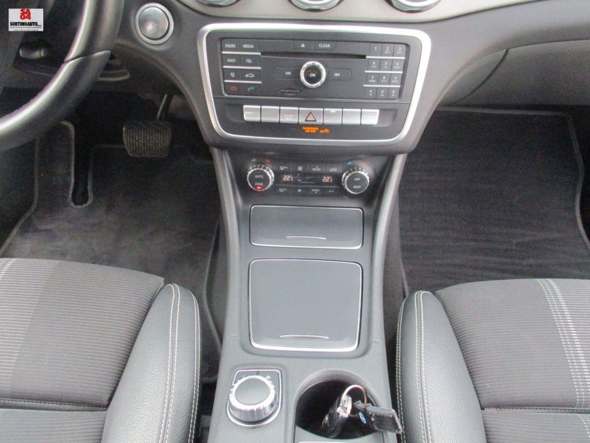 Mercedes-Benz GLA SUV 200 d Automatic Premium (12)