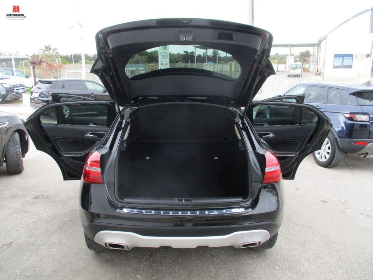 Mercedes-Benz GLA SUV 200 d Automatic Premium (16)
