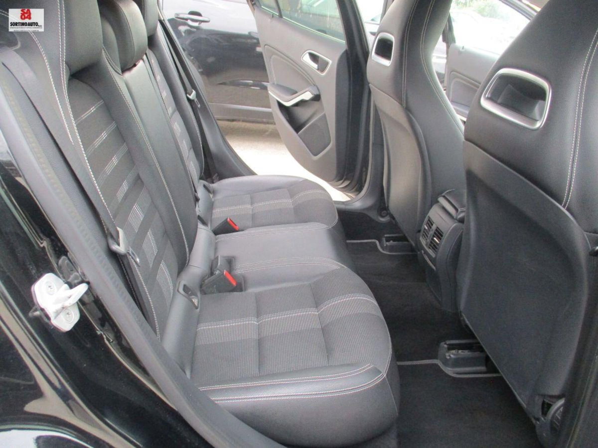 Mercedes-Benz GLA SUV 200 d Automatic Premium (17)