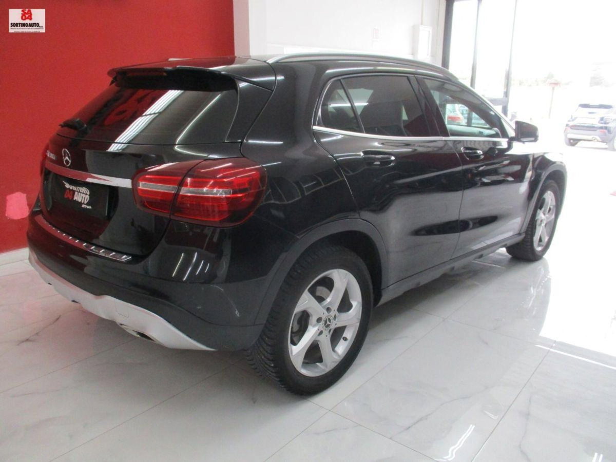 Mercedes-Benz GLA SUV 200 d Automatic Premium (2)