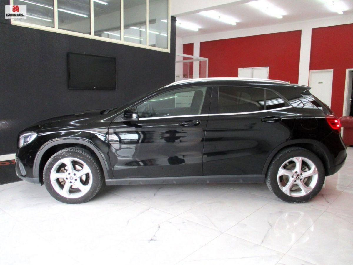 Mercedes-Benz GLA SUV 200 d Automatic Premium (3)