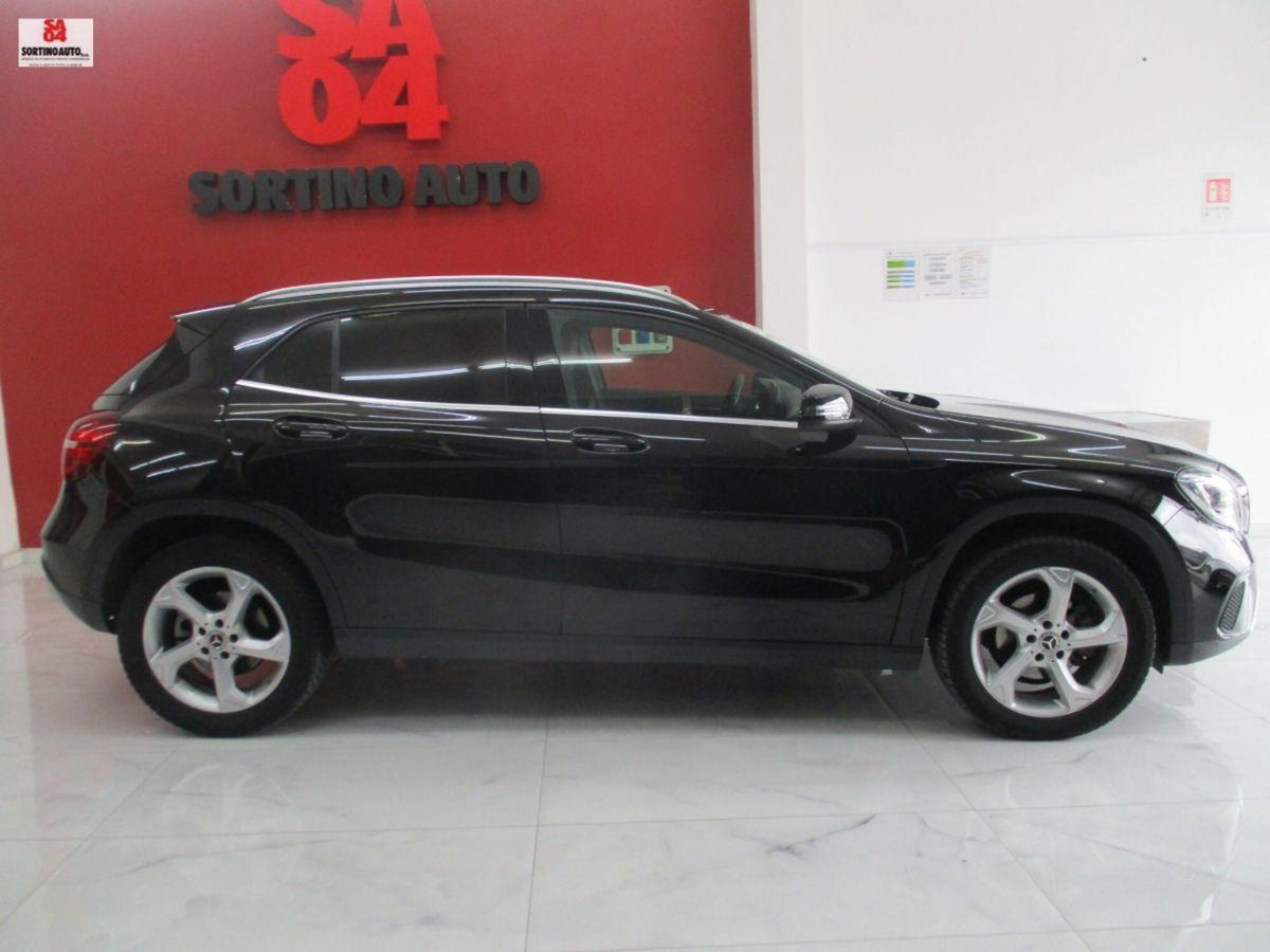 Mercedes-Benz GLA SUV 200 d Automatic Premium (4)