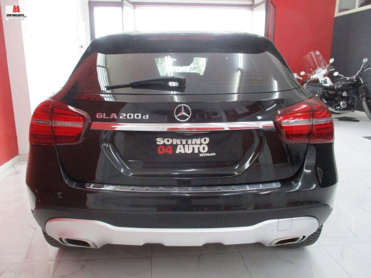 Mercedes-Benz GLA SUV 200 d Automatic Premium (6)