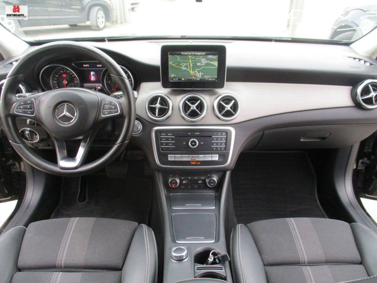 Mercedes-Benz GLA SUV 200 d Automatic Premium (8)
