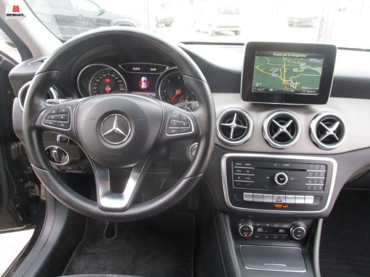 Mercedes-Benz GLA SUV 200 d Automatic Premium (9)