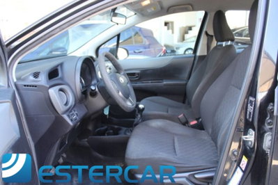 Toyota Yaris 1.0 5 porte Active (4)