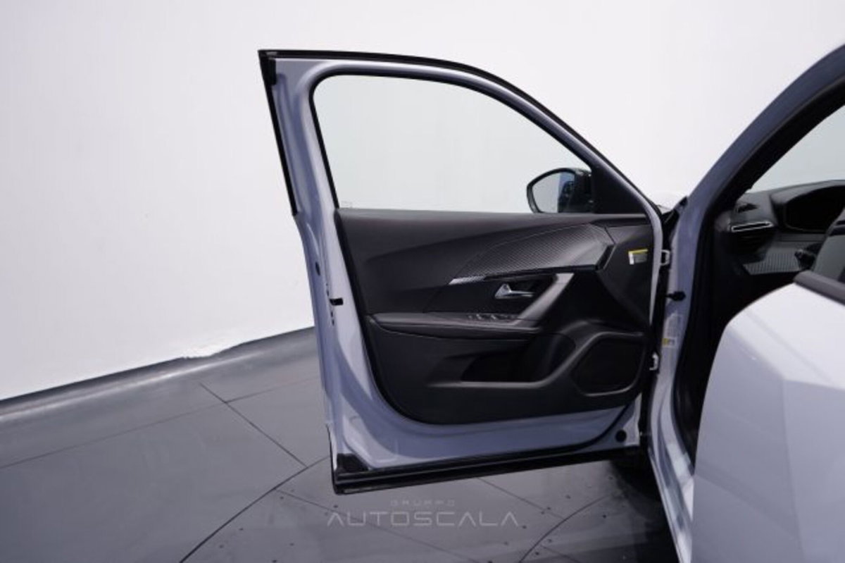 Peugeot 2008 1.2 puretech Allure s&s 100cv (9)