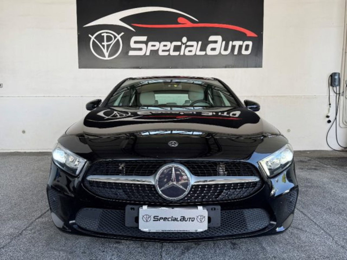 Mercedes-Benz Classe A Sedan 180 d Automatic 4p. Premium (14)