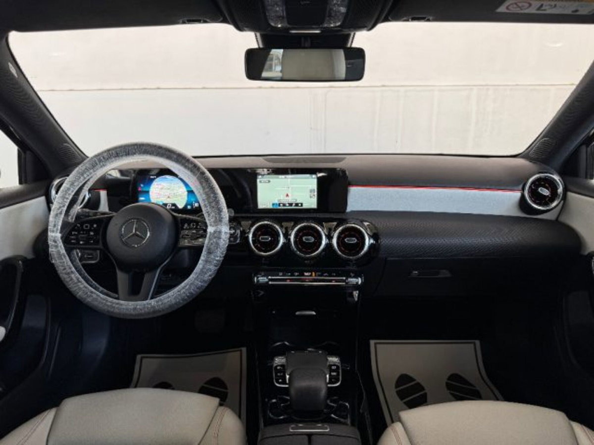 Mercedes-Benz Classe A Sedan 180 d Automatic 4p. Premium (18)