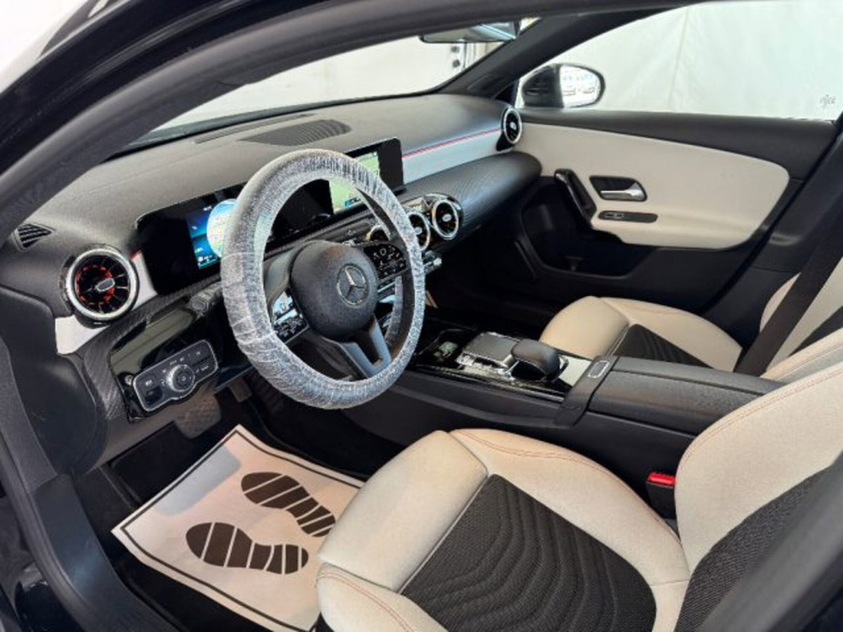 Mercedes-Benz Classe A Sedan 180 d Automatic 4p. Premium (20)