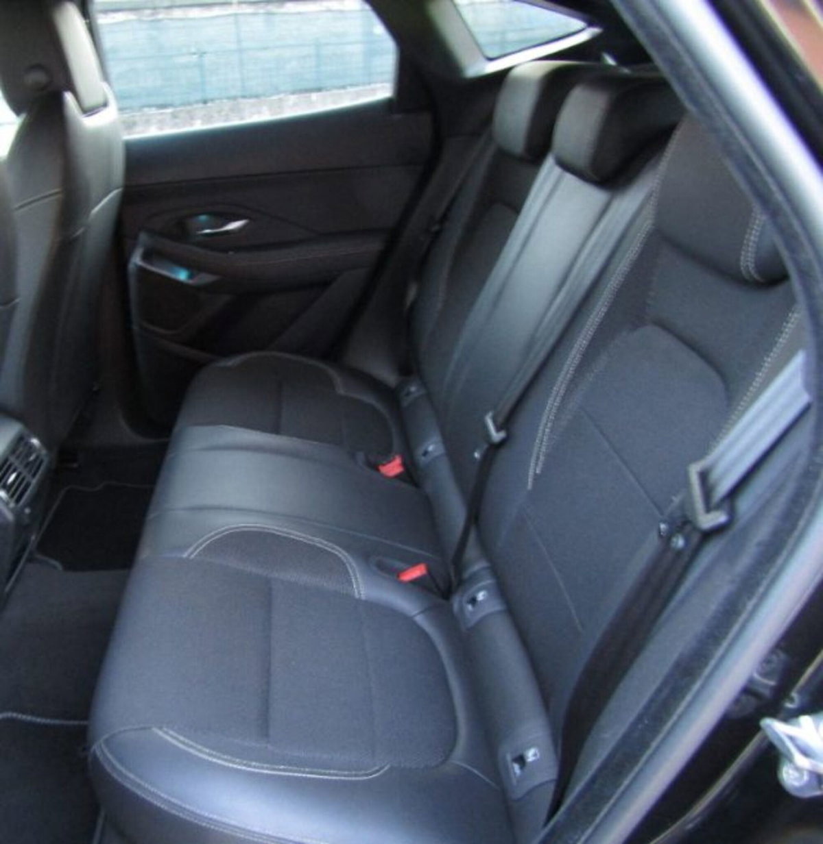Jaguar E-Pace 2.0D 150 CV AWD aut. R-Dynamic (13)