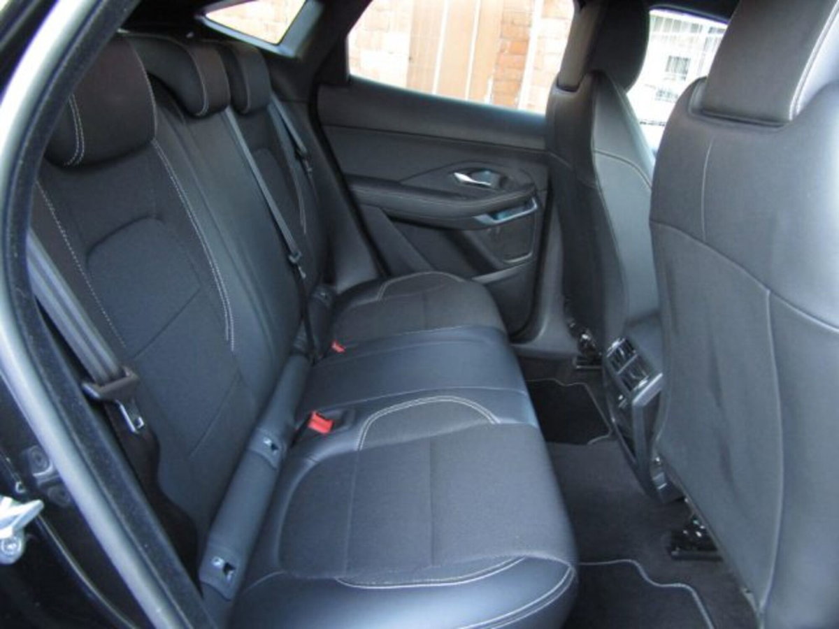 Jaguar E-Pace 2.0D 150 CV AWD aut. R-Dynamic (15)