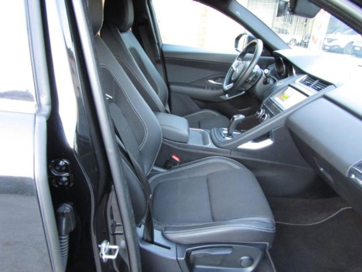 Jaguar E-Pace 2.0D 150 CV AWD aut. R-Dynamic (17)