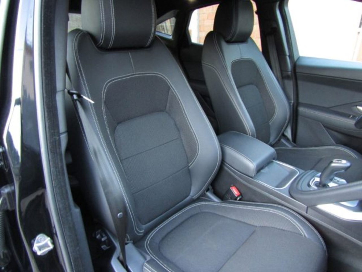 Jaguar E-Pace 2.0D 150 CV AWD aut. R-Dynamic (20)