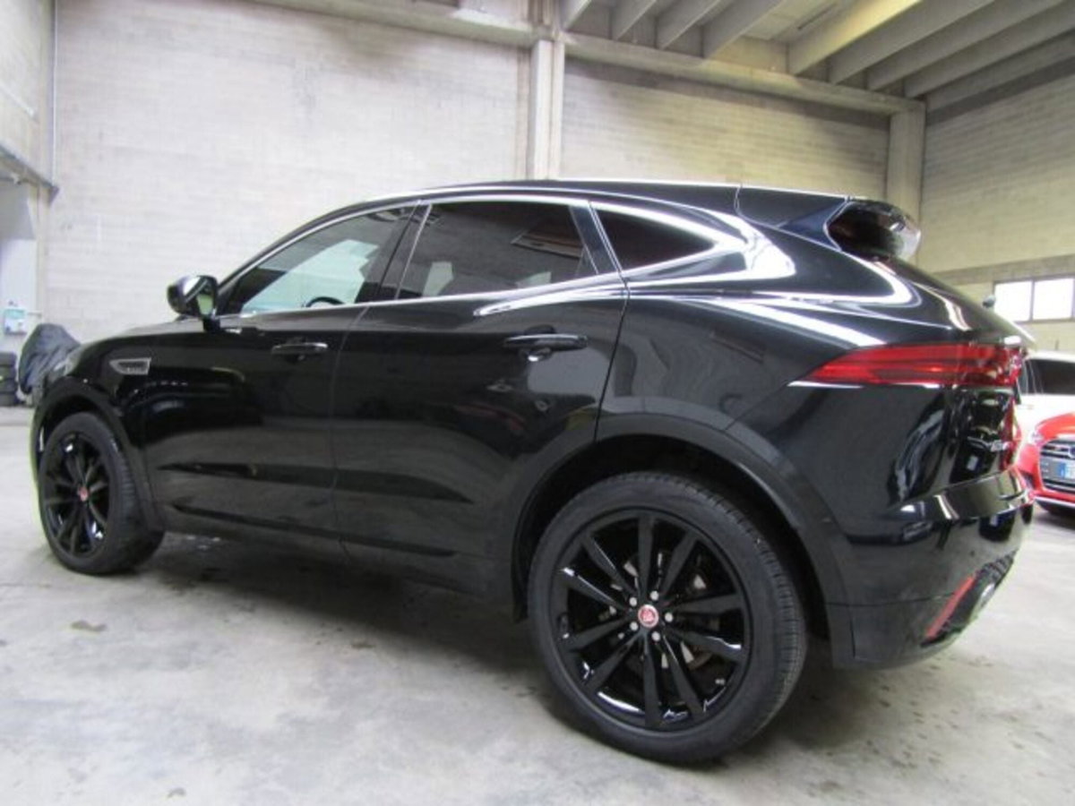 Jaguar E-Pace 2.0D 150 CV AWD aut. R-Dynamic (7)