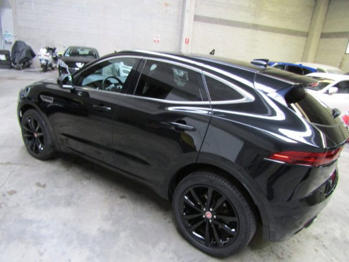 Jaguar E-Pace 2.0D 150 CV AWD aut. R-Dynamic (8)
